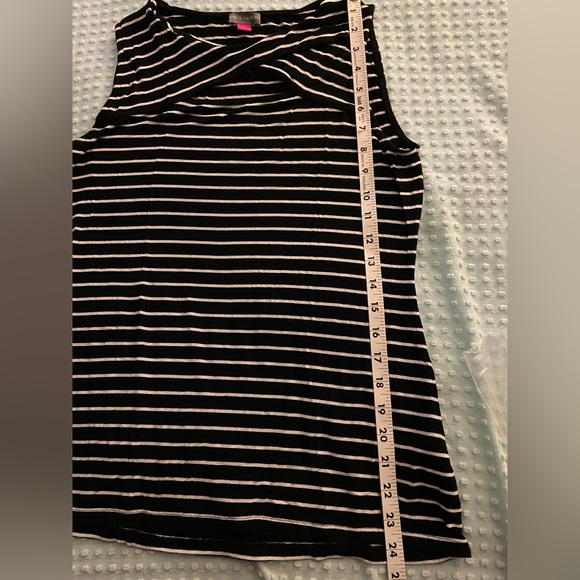 🎉2/20$Vince Camuto short-sleeve T😎 - Picture 8 of 9